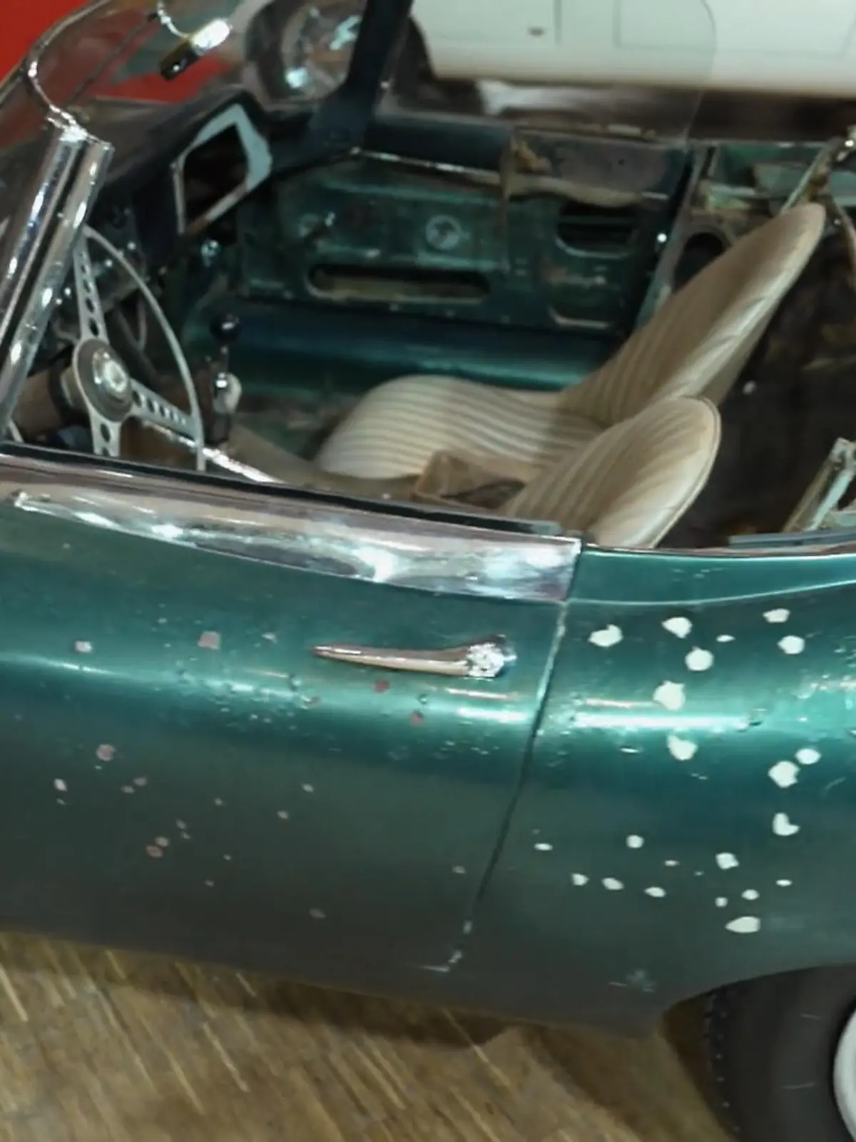 Bild zu: "Zwischen E-Type und Edelkarossen zählt bei Sotheby’s jeder Bieter"