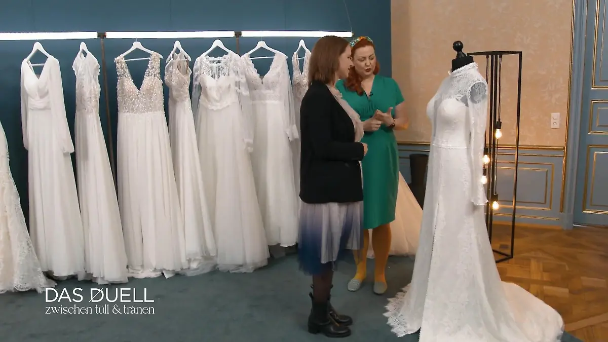 Jana startet stark – aber Jenny hält ihre Gefühle noch zurück Jennys erste Anprobe