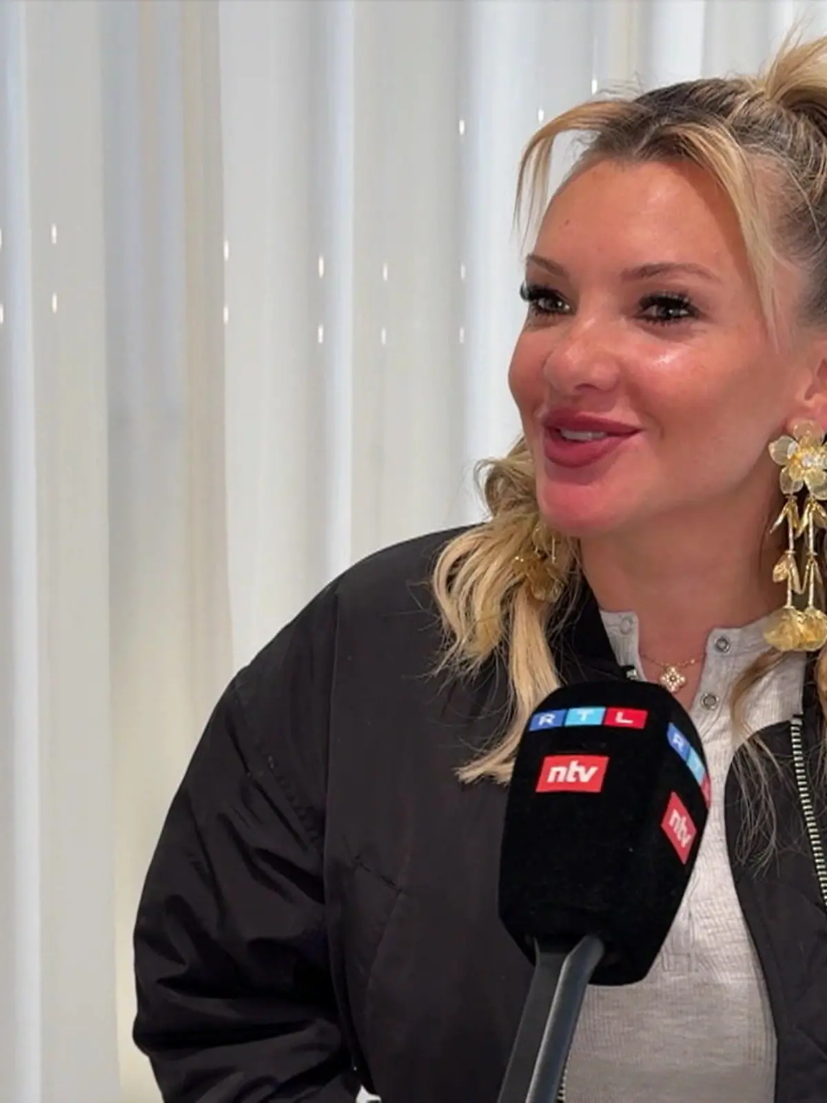 Bild zu: "DARUM ist Evelyn Burdecki aktuell in keinem Reality-Format dabei"