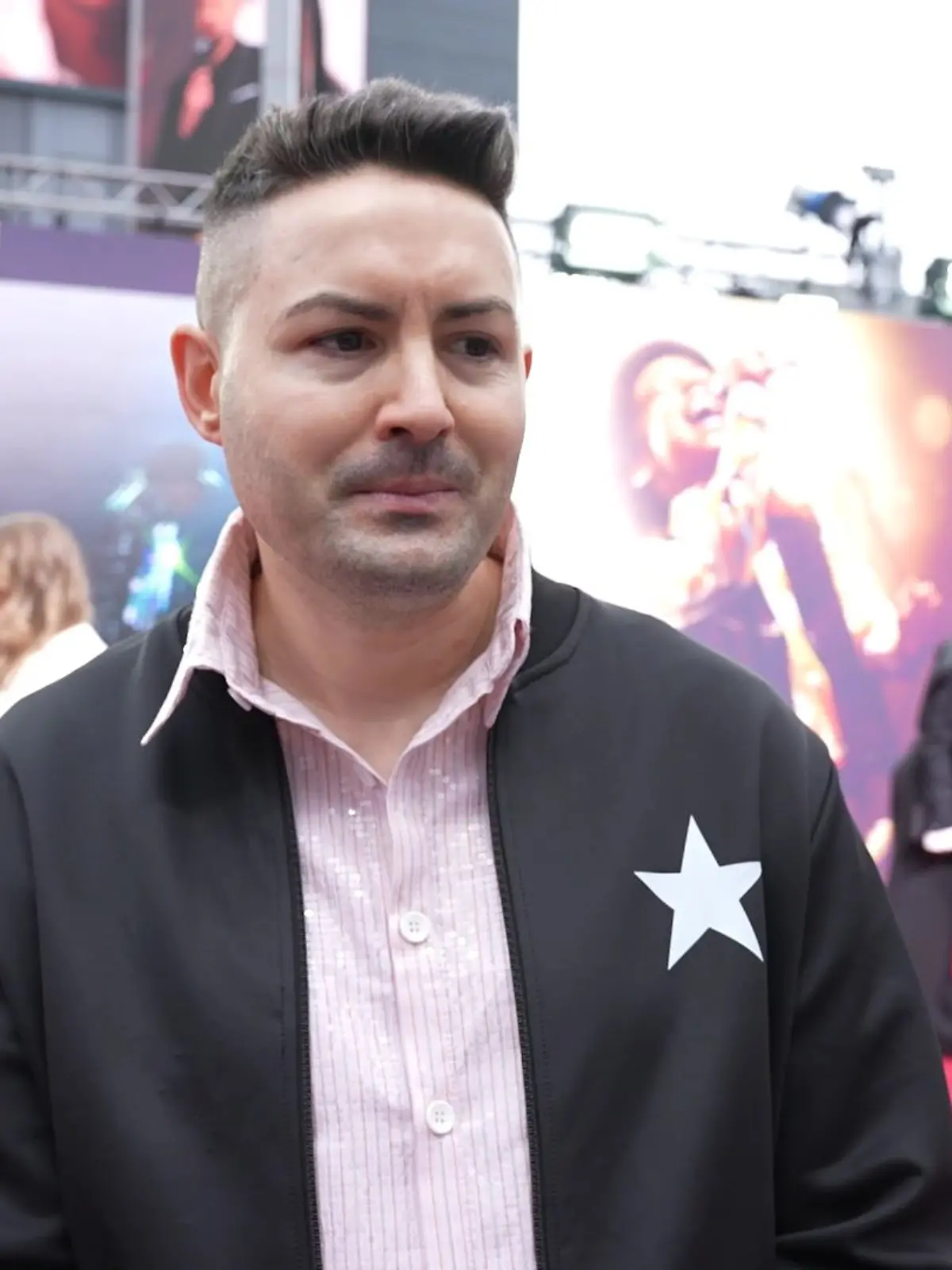 In Berlin feierte die Filmbiografie „Michael“ (ab dem 23. April in den deutschen Kinos) Premiere. RTL begleitete Menderes dabei.