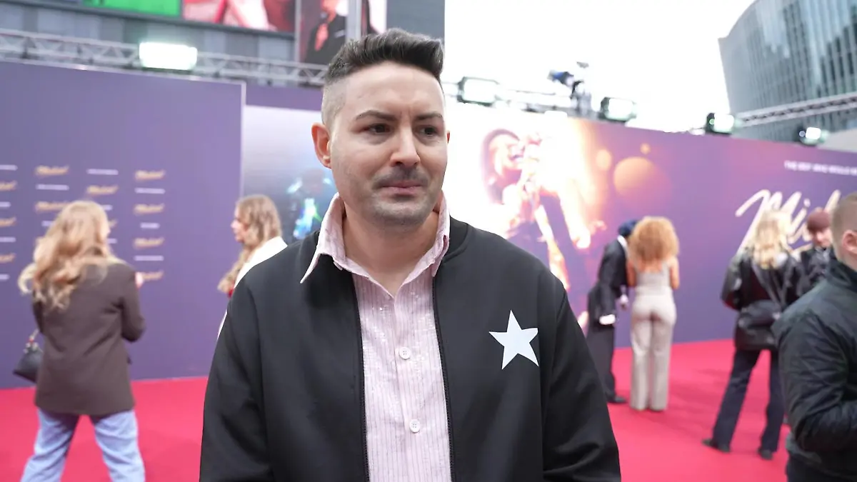 Als die Jackson-Familie kommt, wird Menderes ganz nervös! Filmpremiere in Berlin