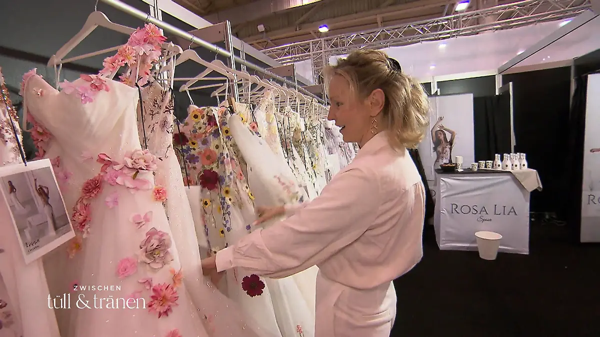 Statt Kleider zu suchen, präsentiert sie jetzt selbst Seitenwechsel bei Claudia