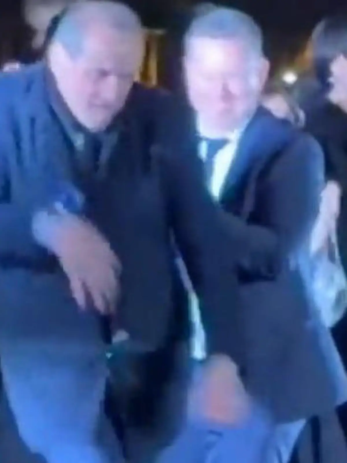 Bild zu: "Nach Viktor Orbáns Niederlage! SEIN Freudentänzchen sorgt für Aufsehen"