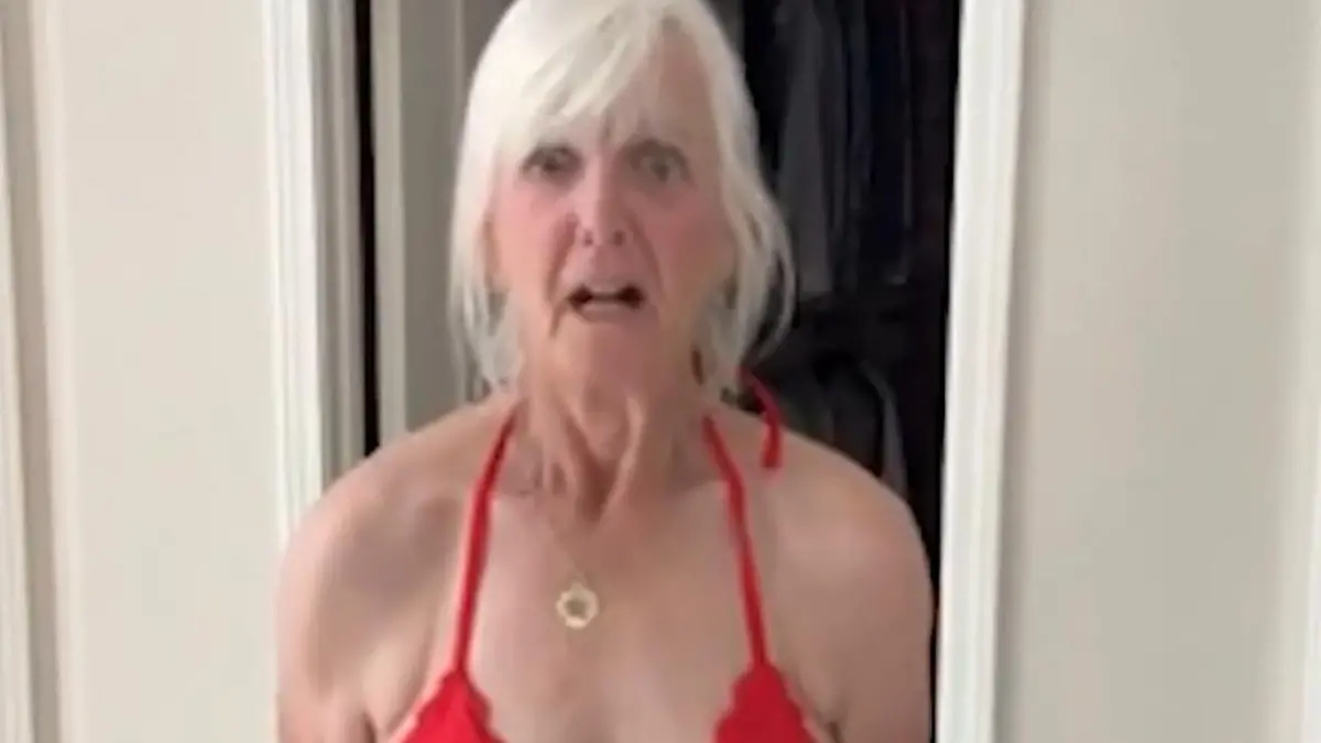 Oma (70) zieht knappen Teenie-Bikini an – und begeistert das Netz! Neuer Mut nach 45 Jahren