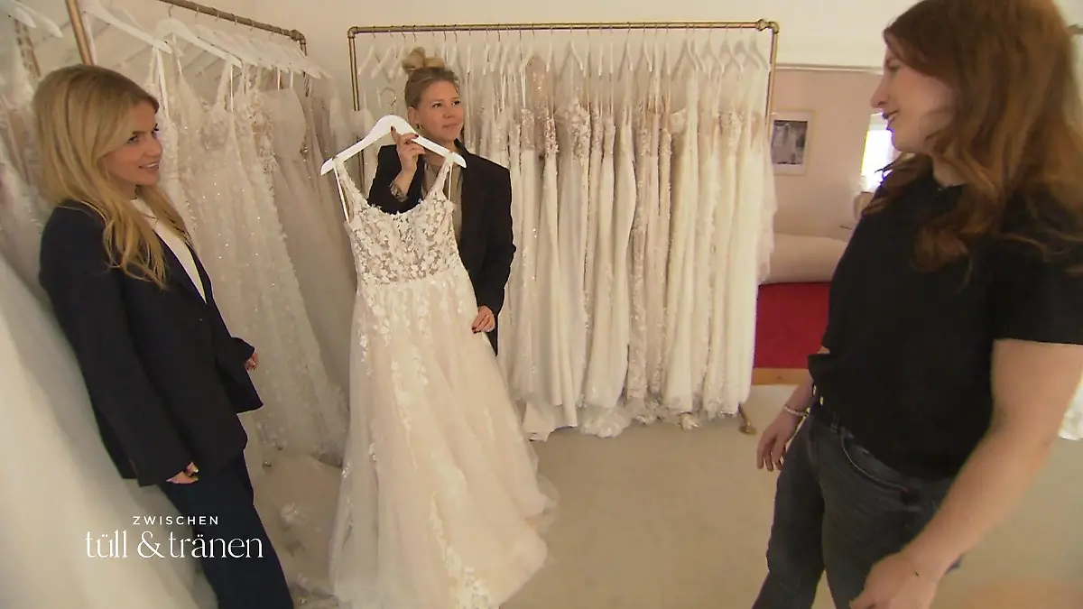 Braut Laura sucht ein Kleid mit Schleppe, aber ohne viel Drama obenrum Bequem muss es sein