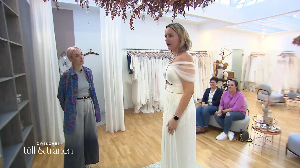 Kann Victoria Rüsche Melanie doch noch umstimmen? Kleid statt Zweiteiler?