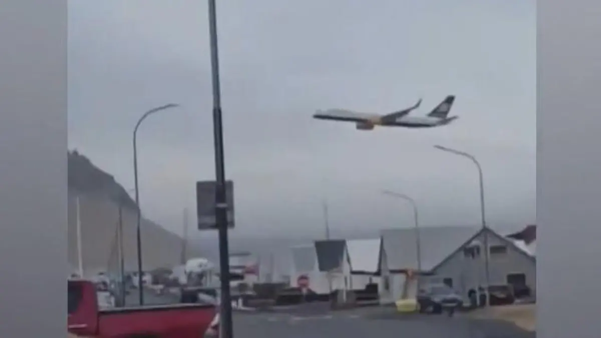 Riskanter Tiefflug in die Rente! Pilot dreht illegale Ehrenrunde über Heimatort Abschiedsrunde über Island