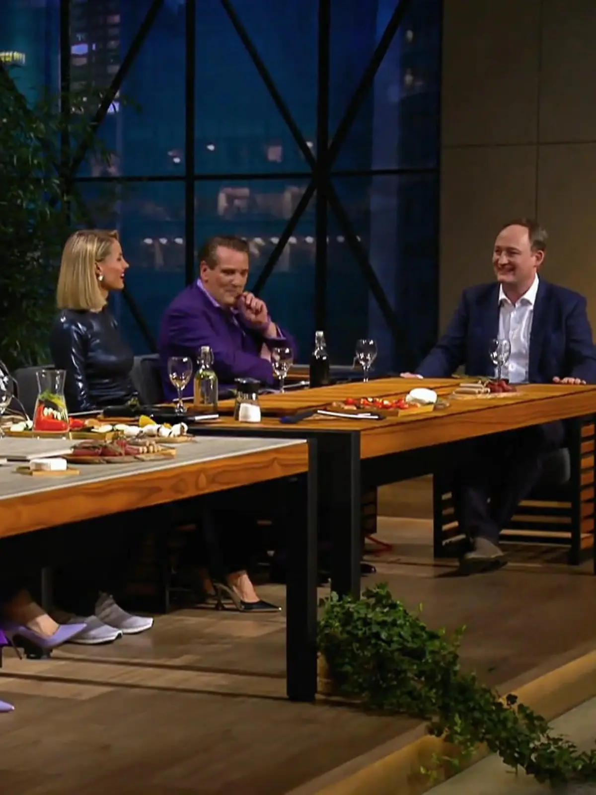 Bild zu: "Die Höhle der Löwen: Mit diesem Tisch wird Grillen zum Gemeinschaftserlebnis"