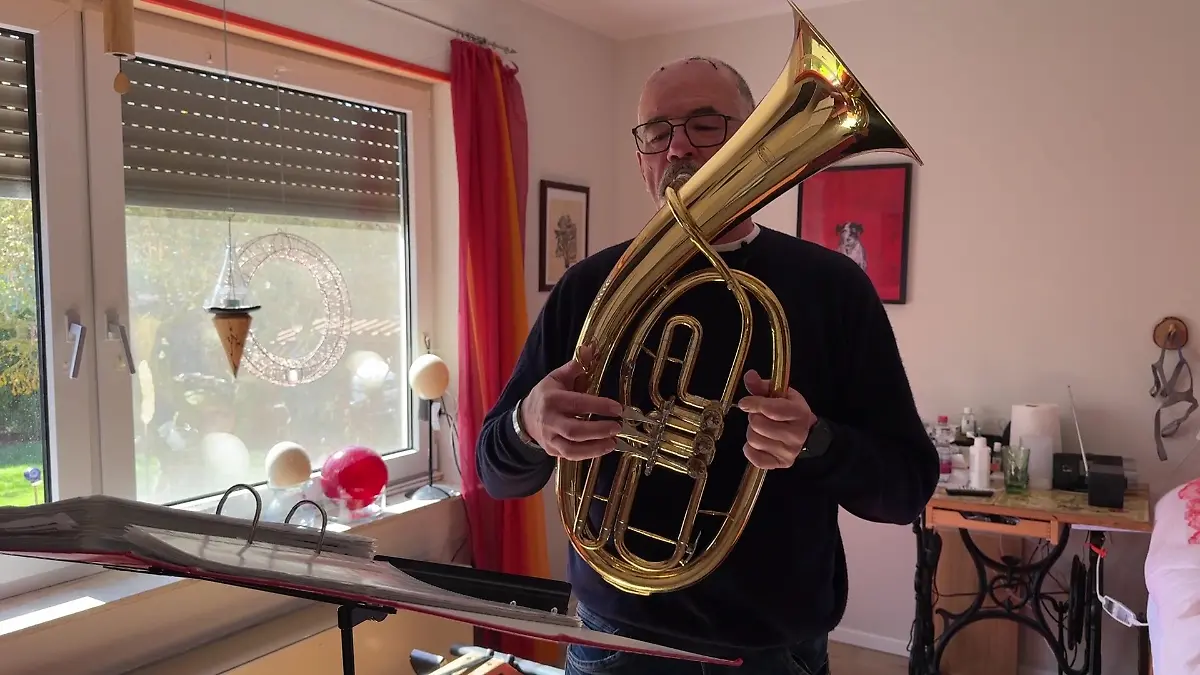 Jürgen Kulp bläst sein Horn.