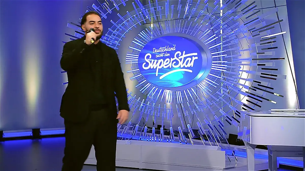 Mit „Blinding Lights“ will er die Jury stimmlich und auf der Bühne packen Tanz, Tempo, Muhammed