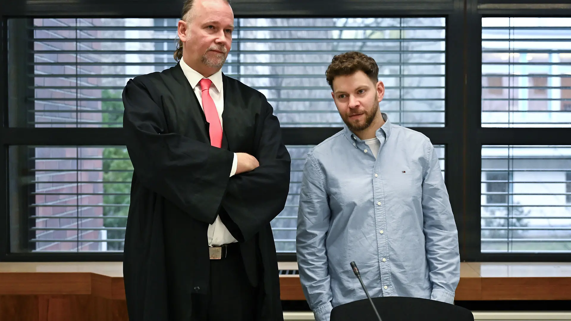 Der Student Lahav Shapira, (r.) war im Februar 2024 bei dem Angriff schwer verletzt worden