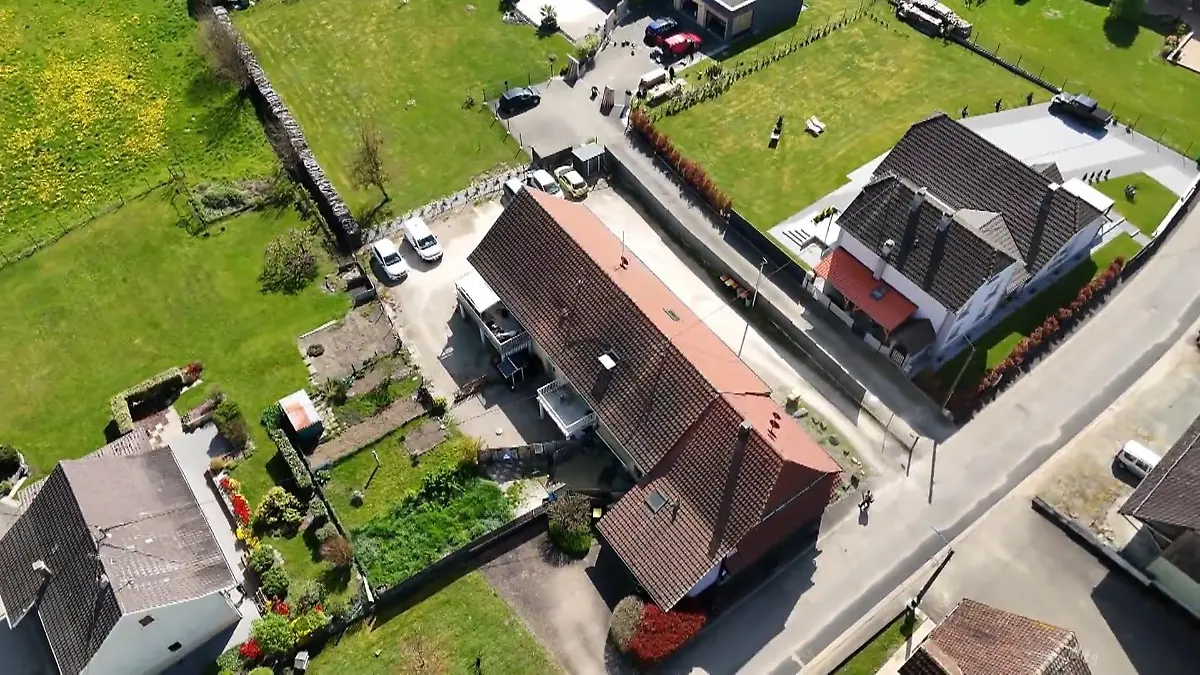 Neunjähriger Junge über ein Jahr in Lieferwagen festgehalten Halb verhungert