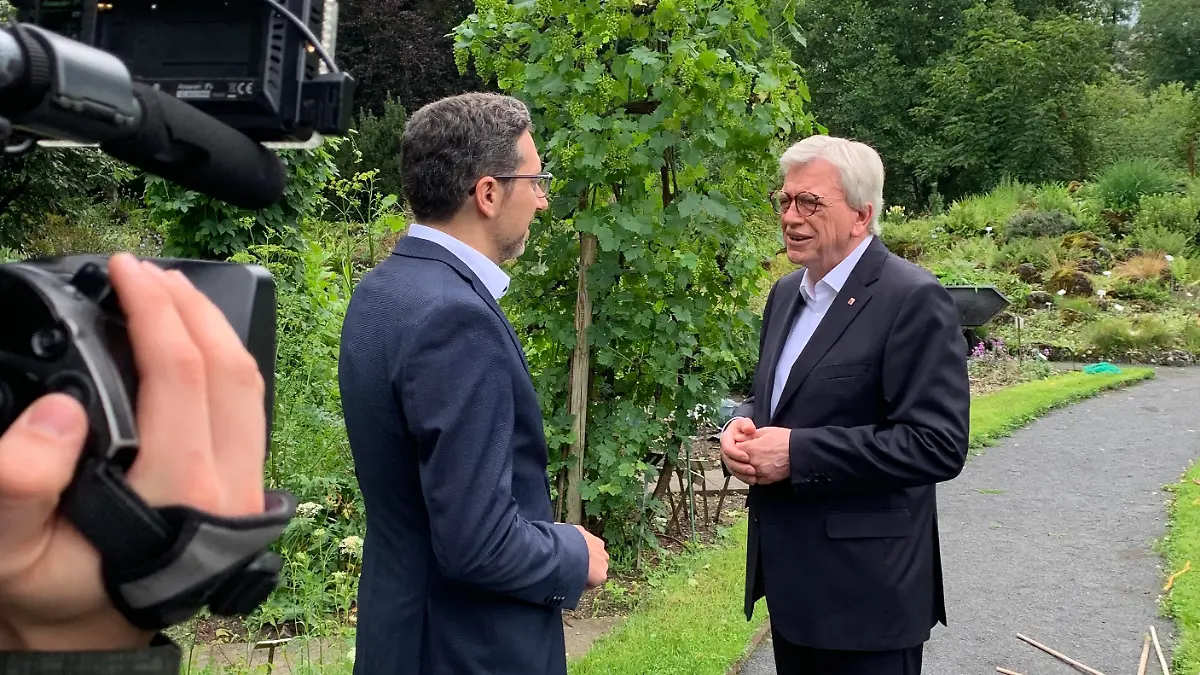 Ministerpräsident Volker Bouffier im RTL Hessen Sommerinterview mit Politik-Reporter Benjamin Holler