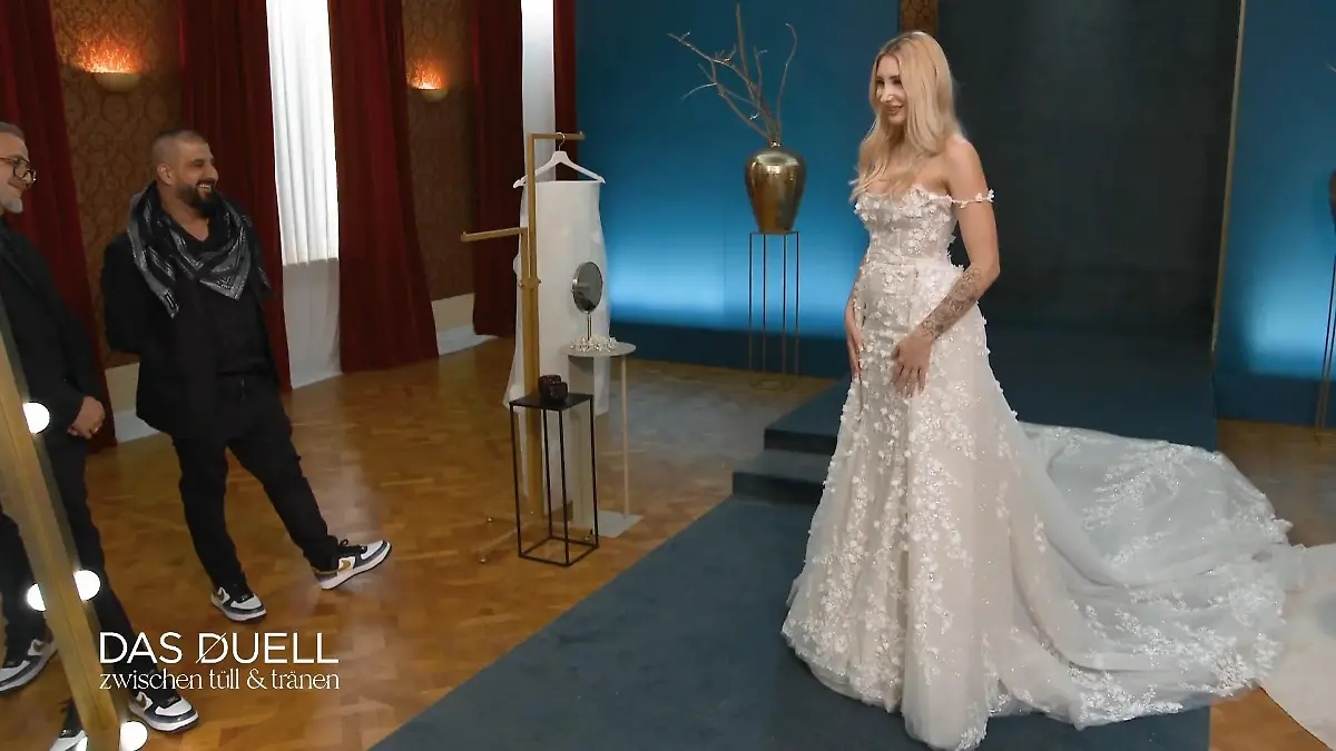 Welches Kleid kriegt das „Ja“? Schwere Entscheidung