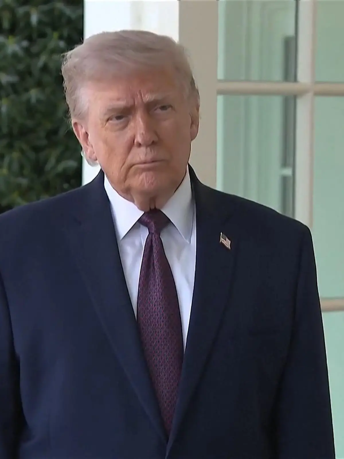 Bild zu: "Gotteslästerung? SO verteidigt Donald Trump sein Jesus-Bild"