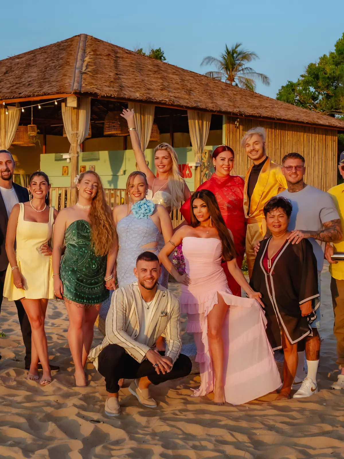 v.l.n.r.: Georgina Fleur, Sandy Fähse, Yeliz Koc, Yana und Tayisiya Morderger, Serkan Yavuz, Kader Loth, Giuliana Farfalla, Kate Merlan, Sam Dylan, Narumol, Paco Herb, Prinz Frédéric von Anhalt, Loona.