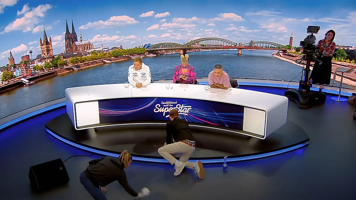 Kurze Putz-Pause bei DSDS Matsch-Alarm im Studio