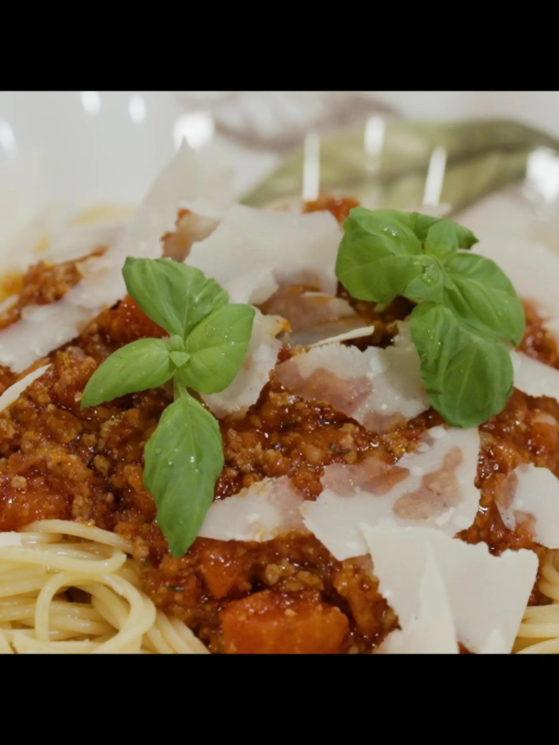 Bild zu: "So kocht ihr Johann Lafers bombastische Bolognese nach"