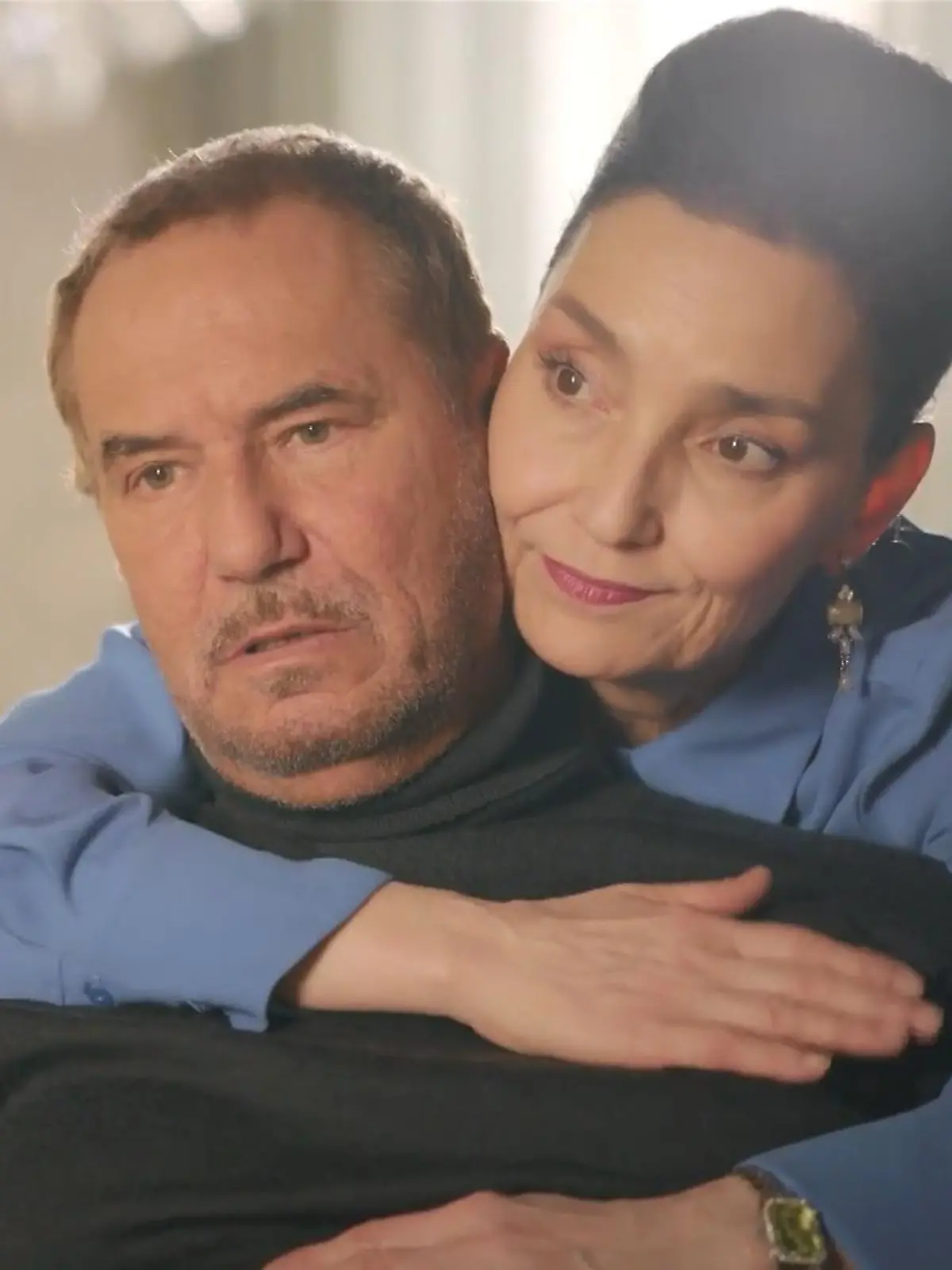 Bild zu: "Simone hofft ahnungslos auf Richards Rettung"