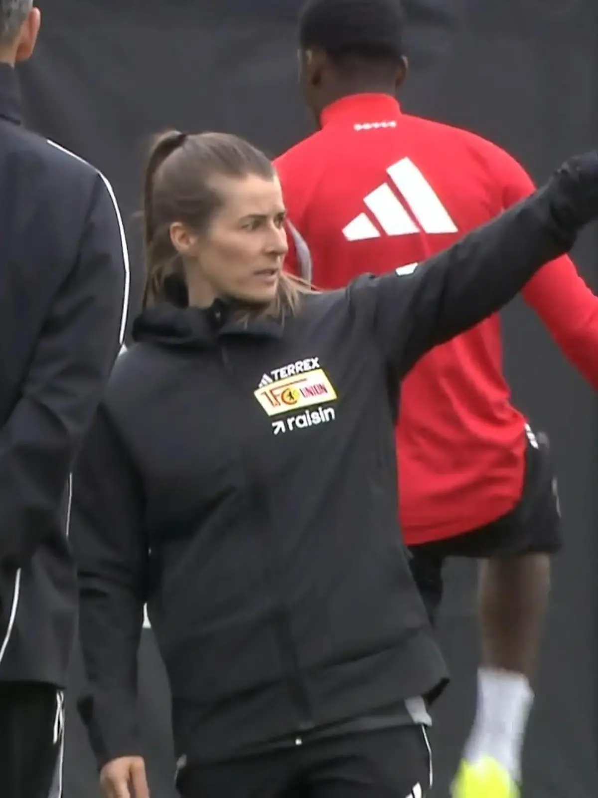 Bild zu: "Historisches erstes Training von Marie-Louise Eta – HIER zeigt sie allen, wo's lang geht!"