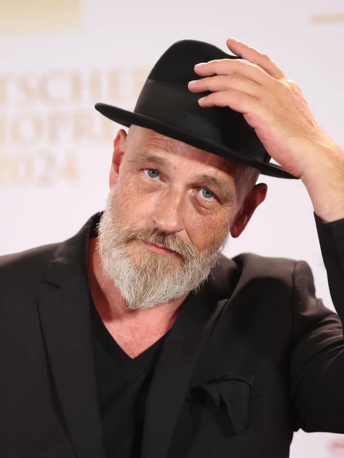 Bild zu: "Trotz Tumor! Torsten Sträter wieder bei beliebter Comedy-Serie dabei"