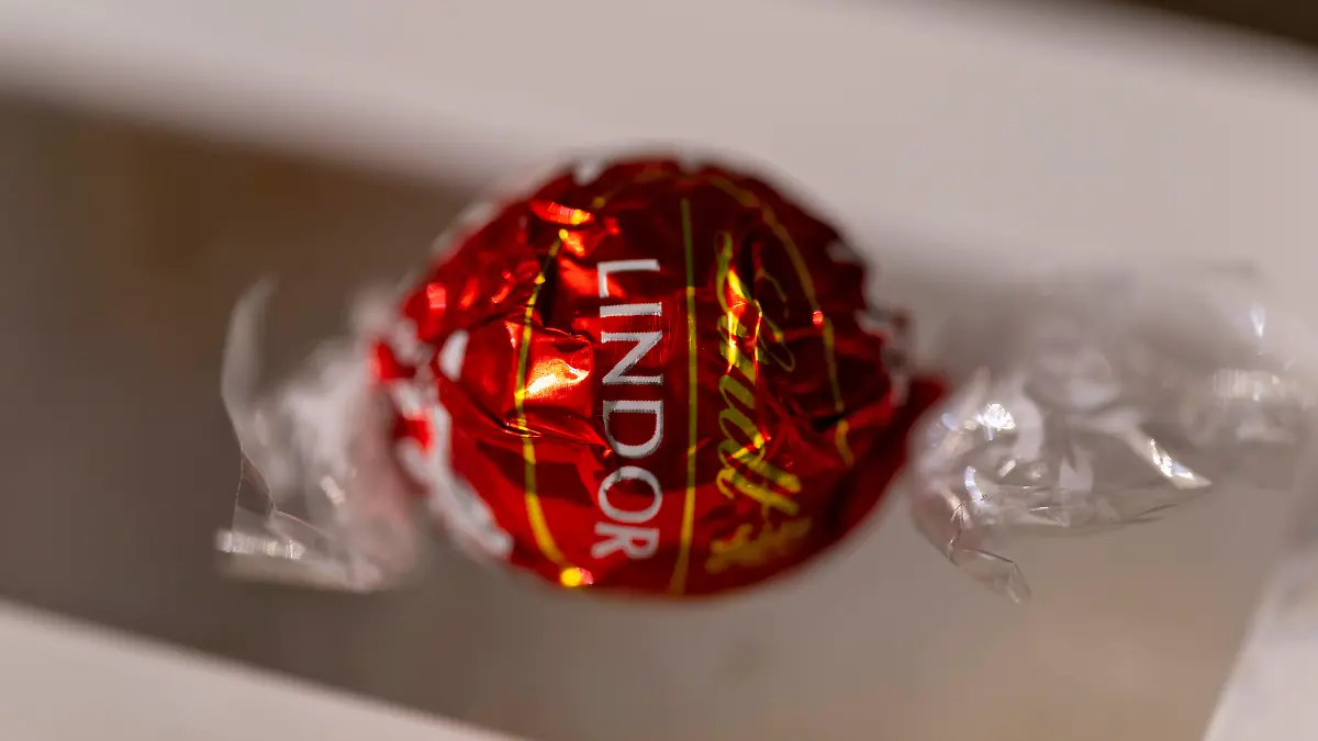 07.11.2022, Lindor Kugel Schokolade, von der Schweizer Schokoladenfabrik Lindt Spruengli