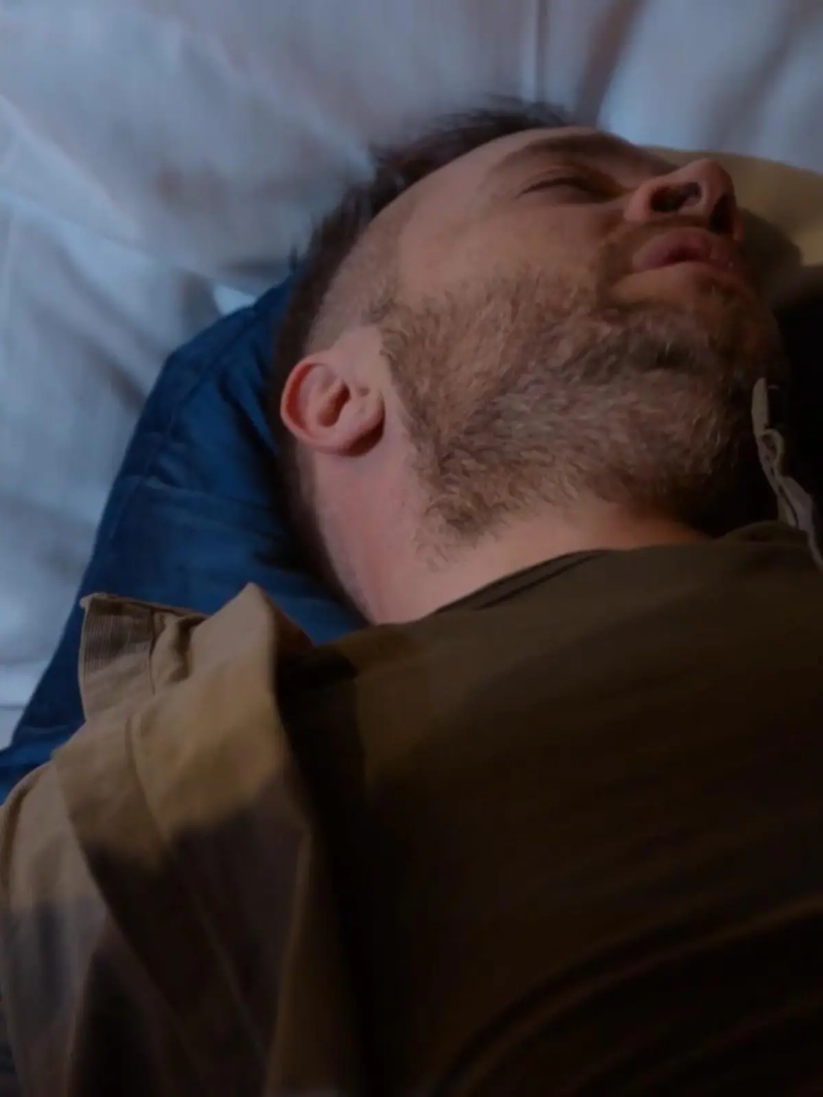 Bild zu: "Erik leidet unter der Trennung von Toni"