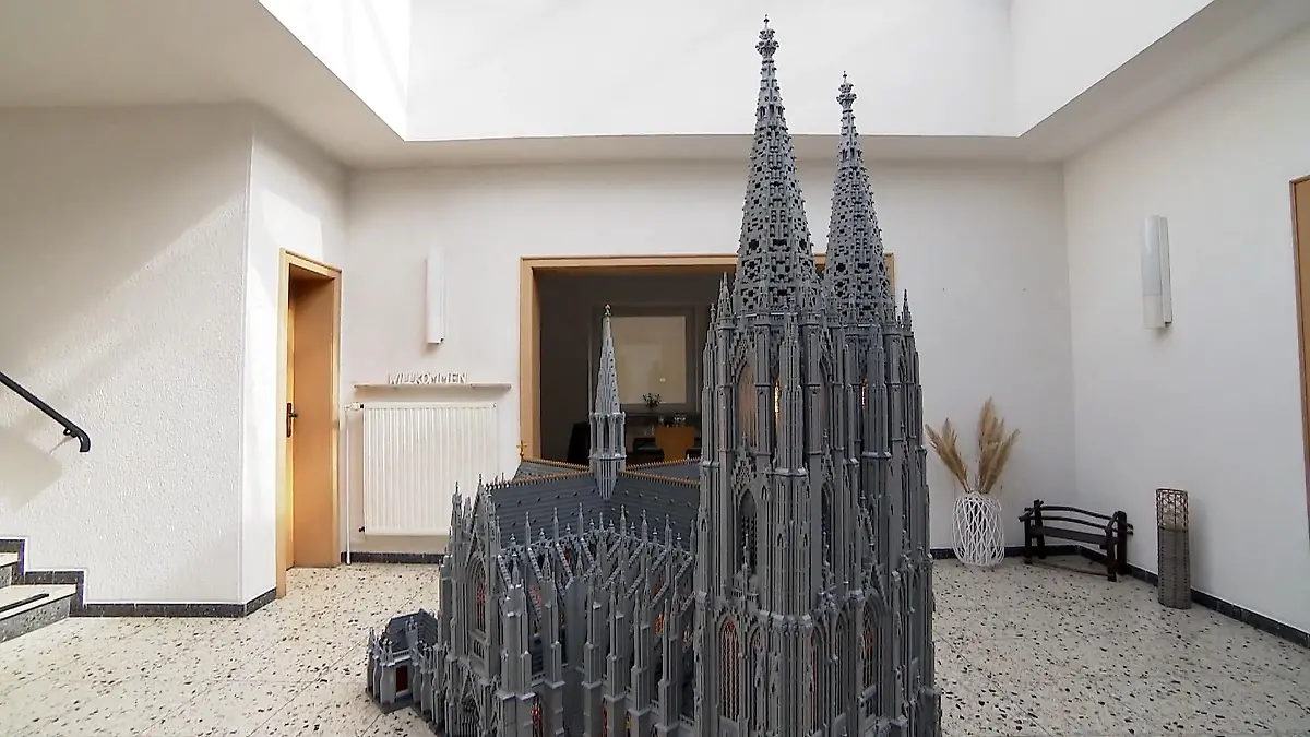 Kölner Dom aus 228.000 Lego-Steinen Wahrzeichen der Stadt