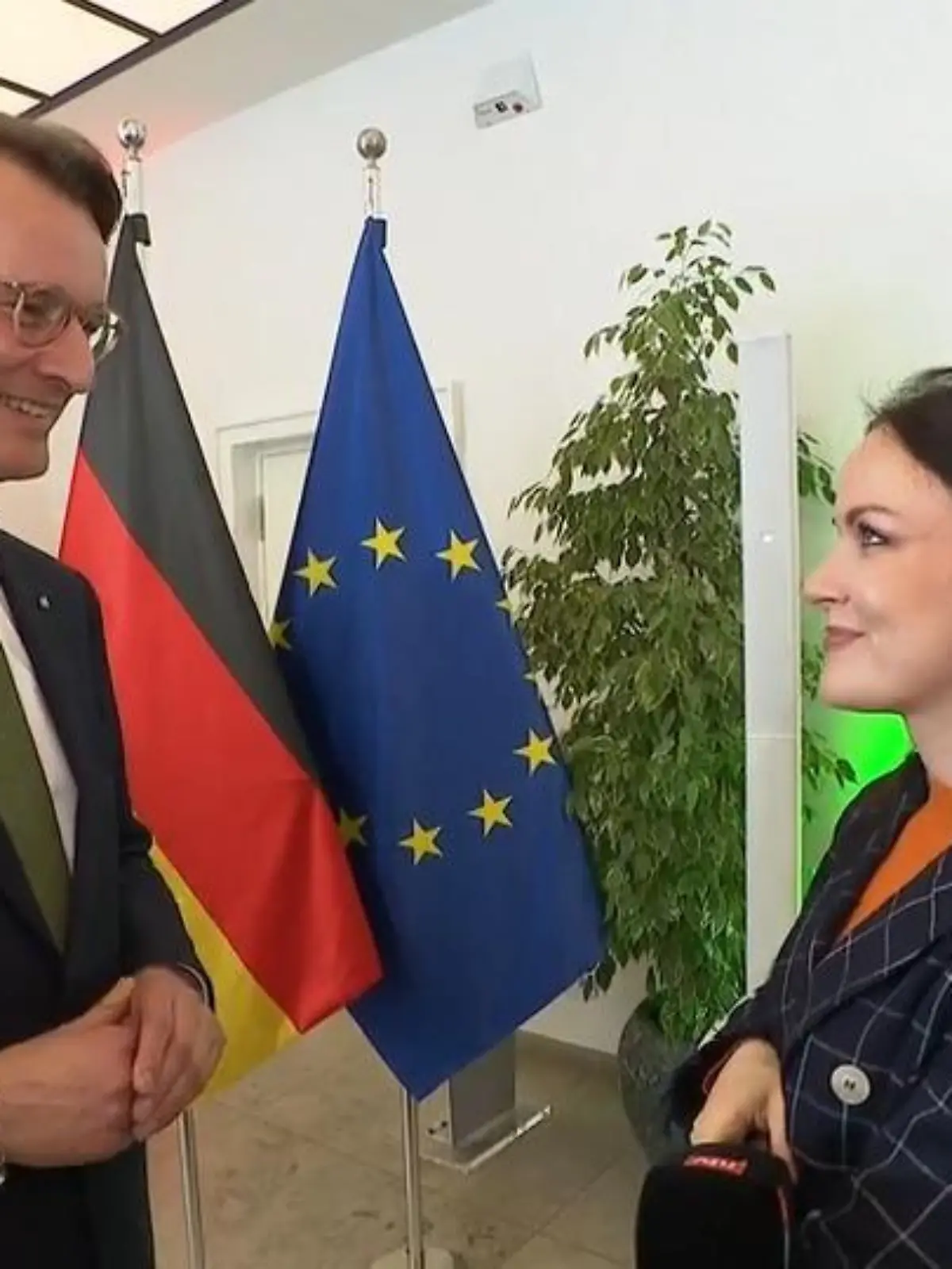 Bild zu: "Interview mit NRW-Ministerpräsident Hendrik Wüst (CDU)"