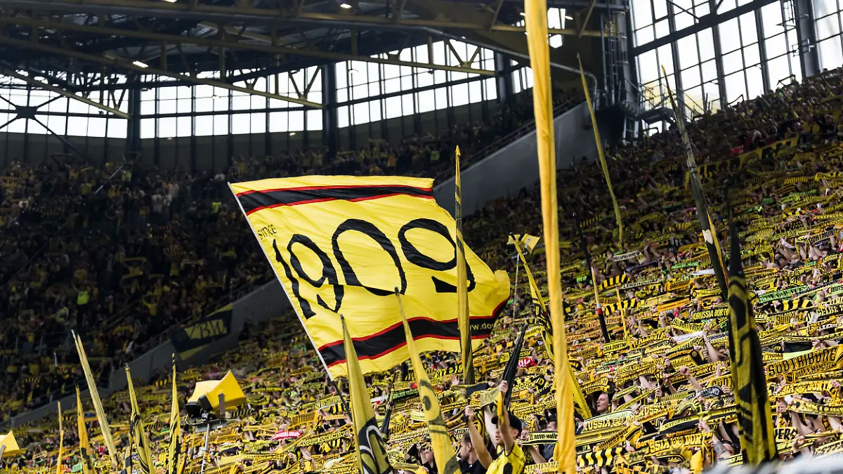 DORTMUND, GERMANY - APRIL 11: Fans [supporters] of Borussia Dortmund have stopped support due to a medical emergency so flags are pulled in, holding up scarfs, singing You never walk alone while only the 1909 flag is being waved during the Bundesliga [Bundesliga] match between Borussia Dortmund vs. Bayer 04 Leverkusen at Signal Iduna Park on matchday 29 of the 1. Bundesliga [Bundesliga] on April 11, 2026 in Dortmund, Germany. DFL REGULATIONS PROHIBIT ANY USE OF PHOTOGRAPHS AS IMAGE SEQUENCES AND/OR QUASI-VIDEO.