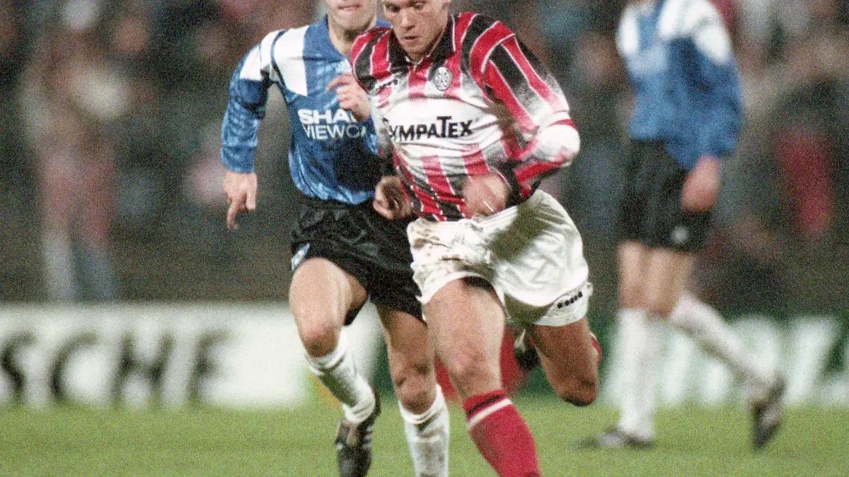 firo : 31.03.1994 Fuv_ball: Fussball: Archivfotos 1.Bundesliga. 28.Spieltag Saison 1993/94 SG Wattenscheid -HSV , Hamburg , Hamburger SV 3:0 Roger Prinzen , Wattenscheid