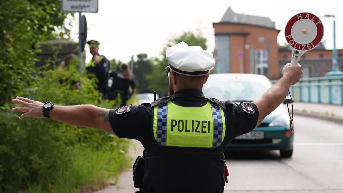An rund 30 Stellen im gesamten Stadtgebiet blitzt die Hamburger Polizei zu schnell fahrende Autos.