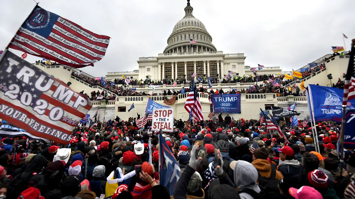 January 6, 2021, Washington, DC, USA: Supporters of President Donald Trump breach the U.S. Capitol as election results are to be certified in Washington DC on January 6, 2021. (Credit Image: Â© Carol Guzy/ZUMA Wire