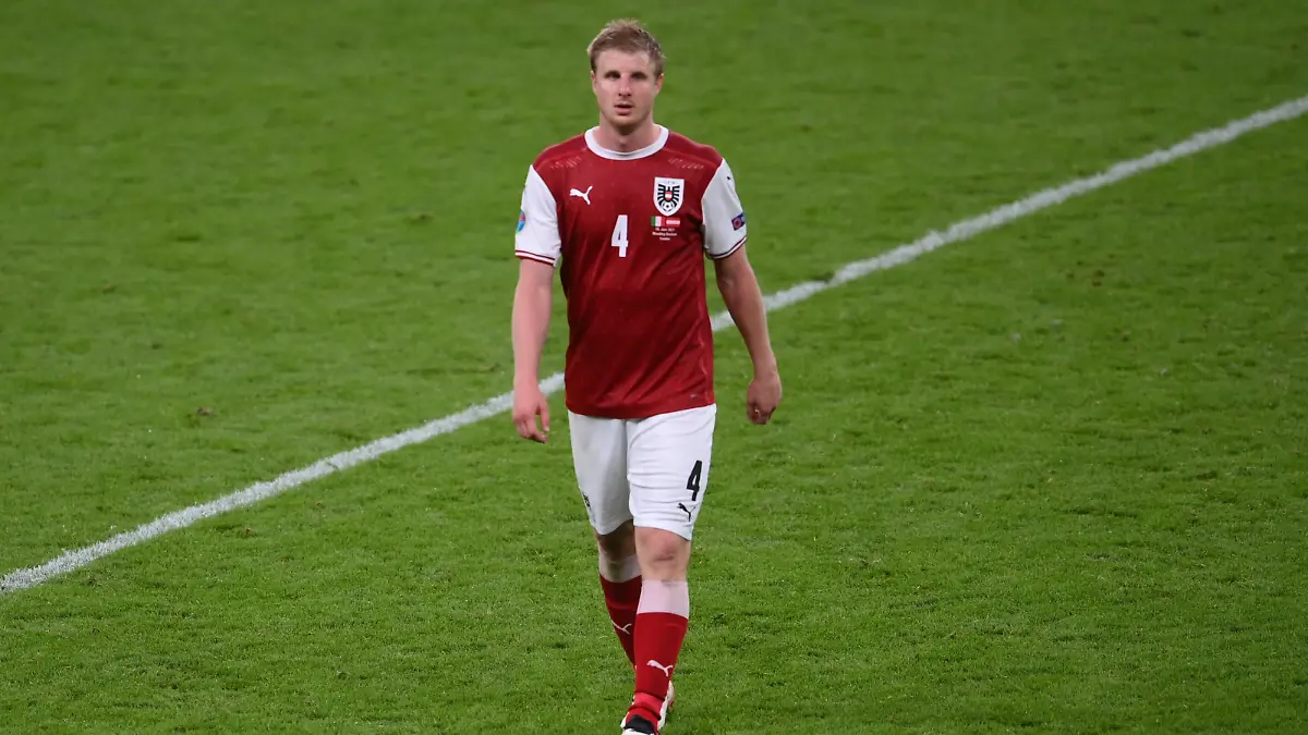 Soccer Football - Euro 2020 - Round of 16 - Italy v Austria - Wembley Stadium, London, Britain - June 26, 2021 Austria's Martin Hinteregger looks dejected after the match Pool via REUTERS/Laurence Griffiths