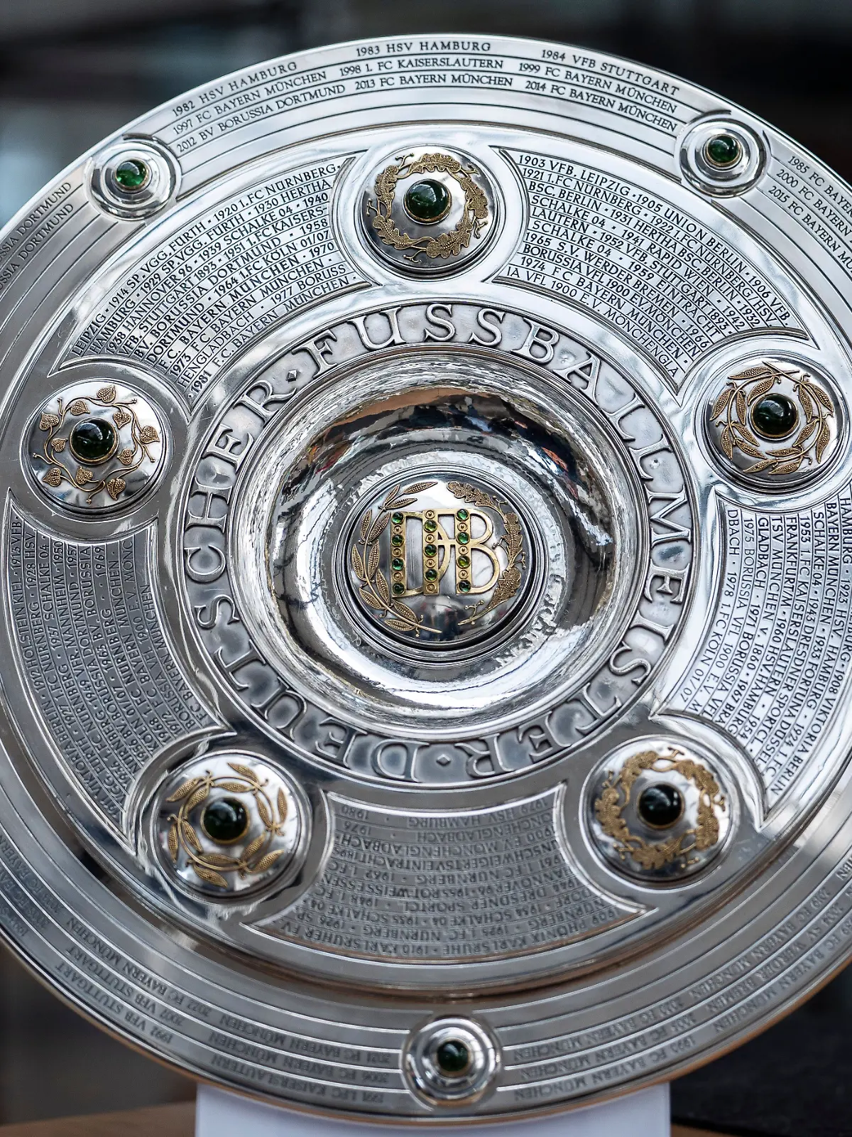 Bild zu: "Wegen Bayern: Meisterschale kriegt Monster-Update"