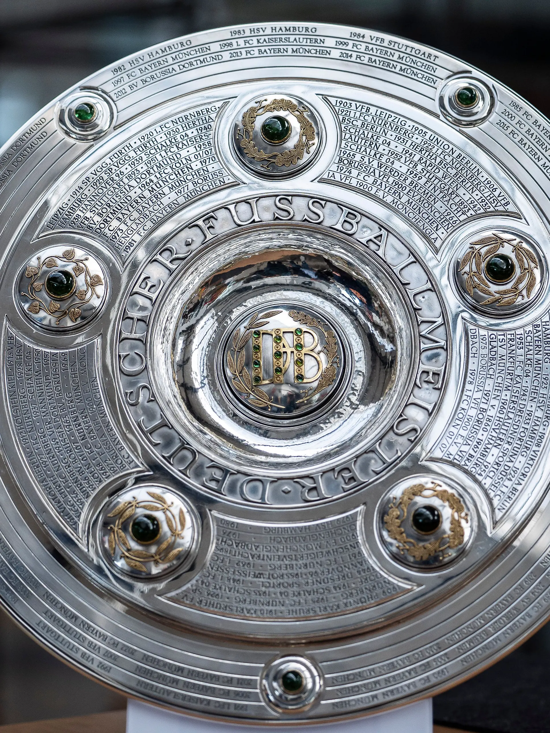 Bild zu: "Wegen Bayern: Meisterschale kriegt Monster-Update"