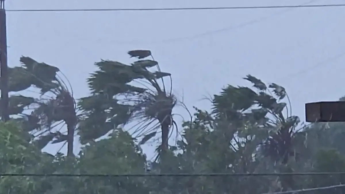 Supertaifun wütet über Urlaubsparadies – jetzt greift Donald Trump ein!  Unwetter-Chaos auf Marianeninseln 