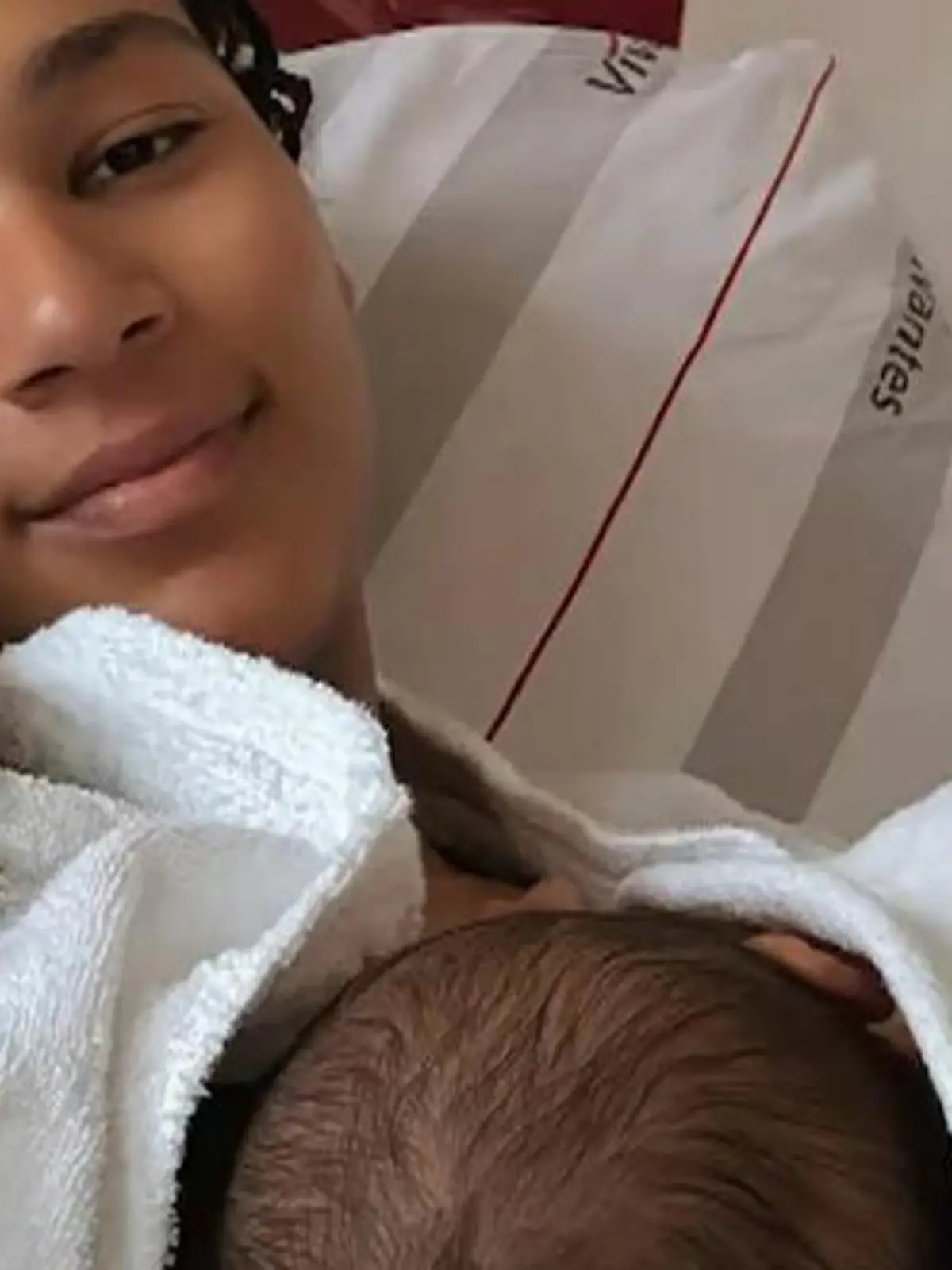 Bild zu: "Baby endlich da! Ex-„Let's Dance"-Star teilt Mama-Glück"