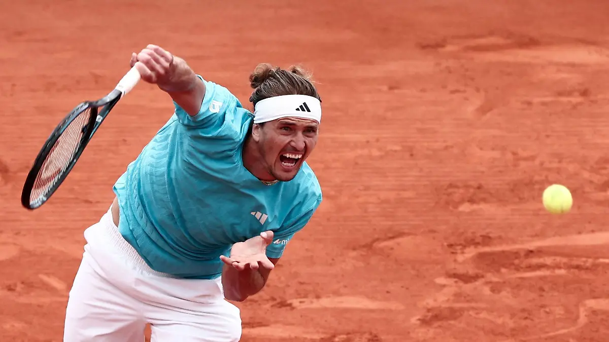 Wieder raus im Halbfinale: Alexander Zverev verlor erneut gegen Jannik Sinner.