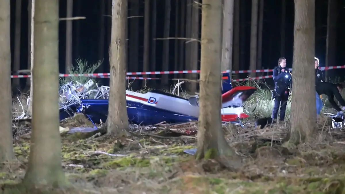 Wanderer entdecken abgestürztes Flugzeug – beide Insassen tot Tödlicher Unfall in Aachen