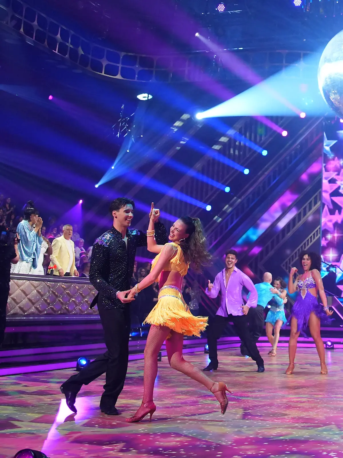 Bild zu: "Der Discofox-Marathon ist zurück! Hier voten, zu welchen Hits getanzt werden soll"