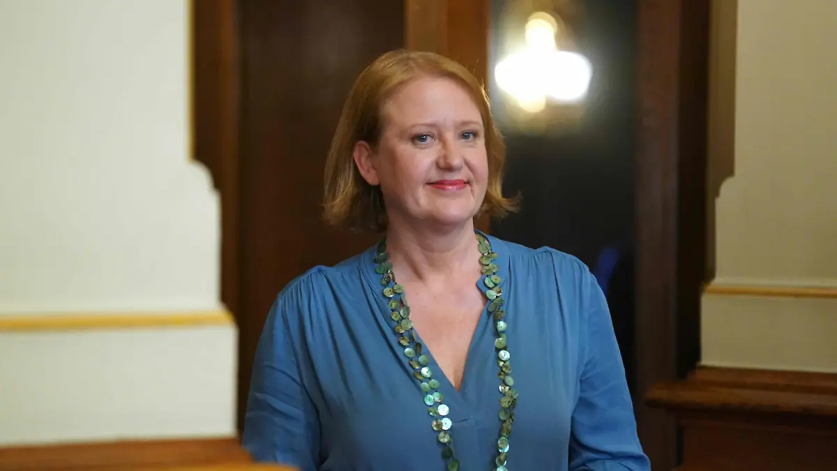 14.04.2023, Hamburg: Lisa Paus (Bündnis 90/Die Grünen), Bundesministerin für Familie, Senioren, Frauen und Jugend, geht nach ihrer Zeugenaussage vor dem parlamentarischen Untersuchungsausschuss (PUA) «Cum-Ex-Steuergeldaffäre» der Hamburgischen Bürgerschaft aus dem Plenum im Rathaus. Der Untersuchungsausschuss befragt Zeugen aus dem Bundestagsfinanzausschuss. Foto: Marcus Brandt/dpa +++ dpa-Bildfunk +++