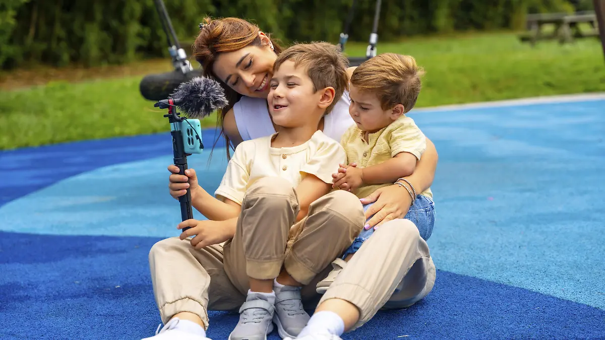Babys und Kleinkinder bringen auf Social Media besonders viele Likes. Doch Experten warnen vor massiven Risiken für Privatsphäre, Entwicklung und Kindeswohl. (Symbolbild)