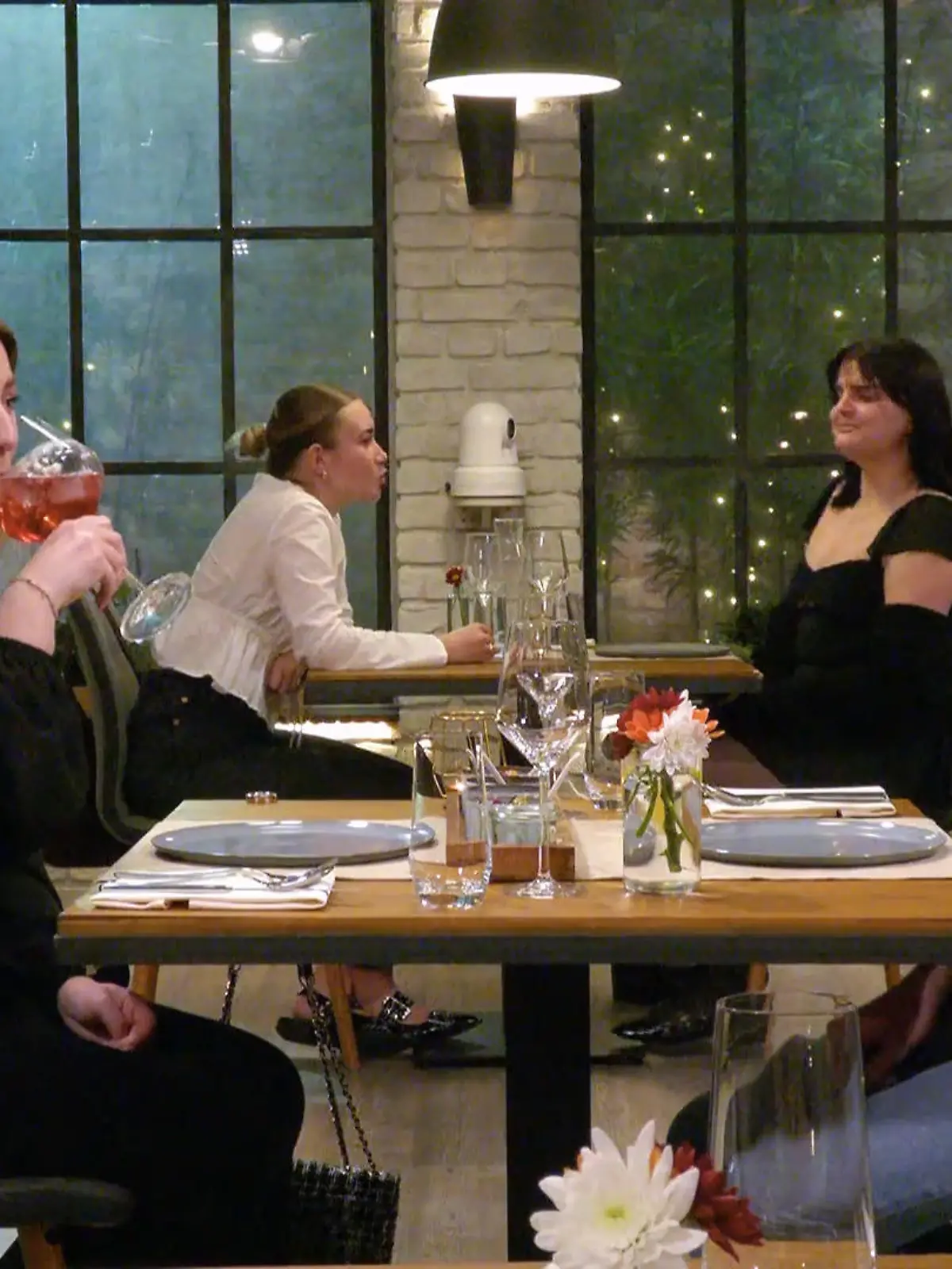 Bild zu: "2 oder 4 Kinder? Das müssen Lilli und Andrej noch ausdiskutieren"