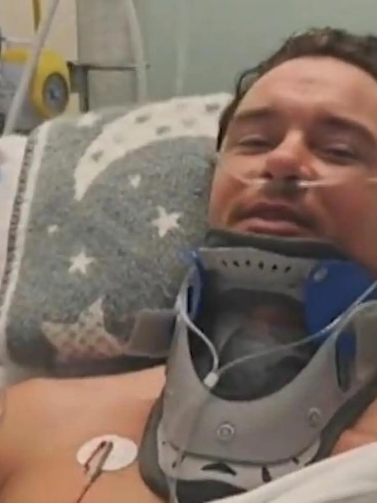 Bild zu: "Not-OP bei Tantra-Coach! „Stranger Sins"-Experte nach Reitunfall auf Intensivstation"