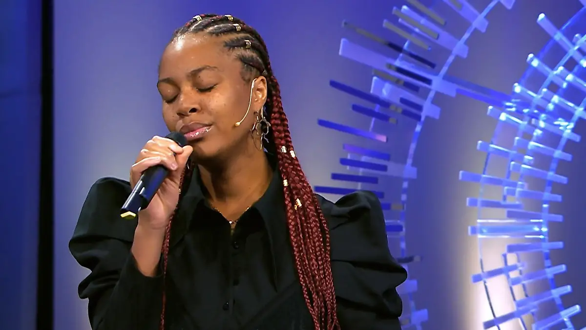 Starke Stimme, starke Message! DSDS-Kandidatin Queen Lizzy performt eigenen Song „Deutschland sucht den Superstar"-Casting 2026