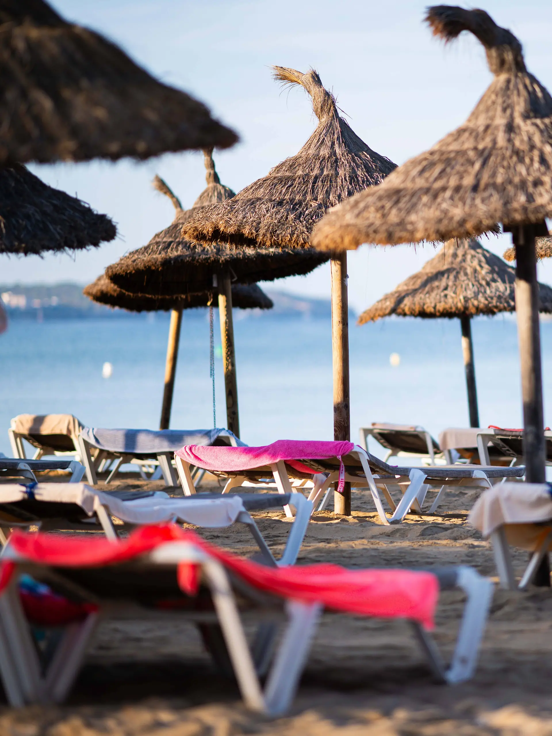 Bild zu: "Rentner stirbt bei Liegen-Zoff am Strand – jetzt spricht seine Witwe"