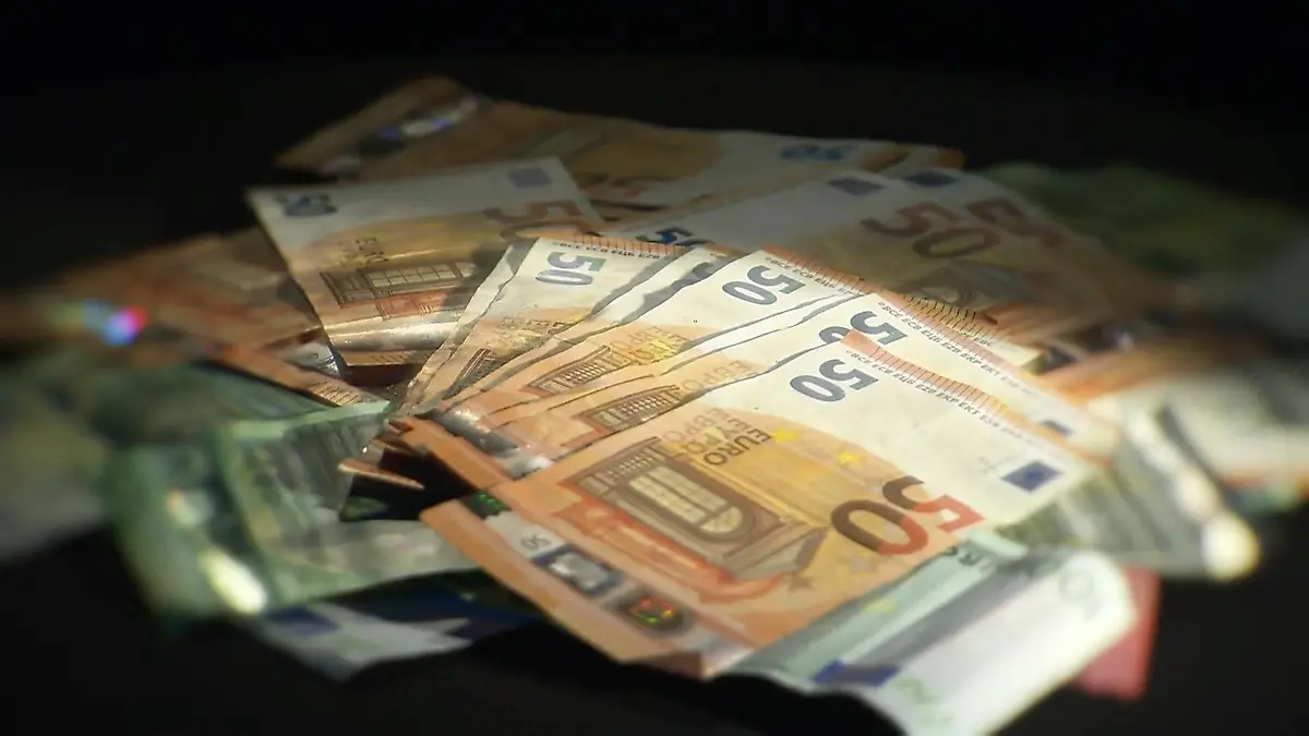 Arbeitgeber sollen 1000 Euro Bonus zahlen. Viele Unternehmen sehen das skeptisch. Kompensationszahlung der Bundesregierung