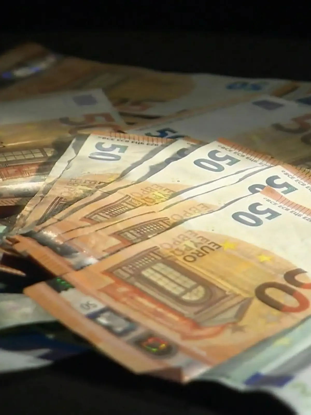 Bild zu: "Arbeitgeber sollen 1000 Euro Bonus zahlen. Viele Unternehmen sehen das skeptisch."