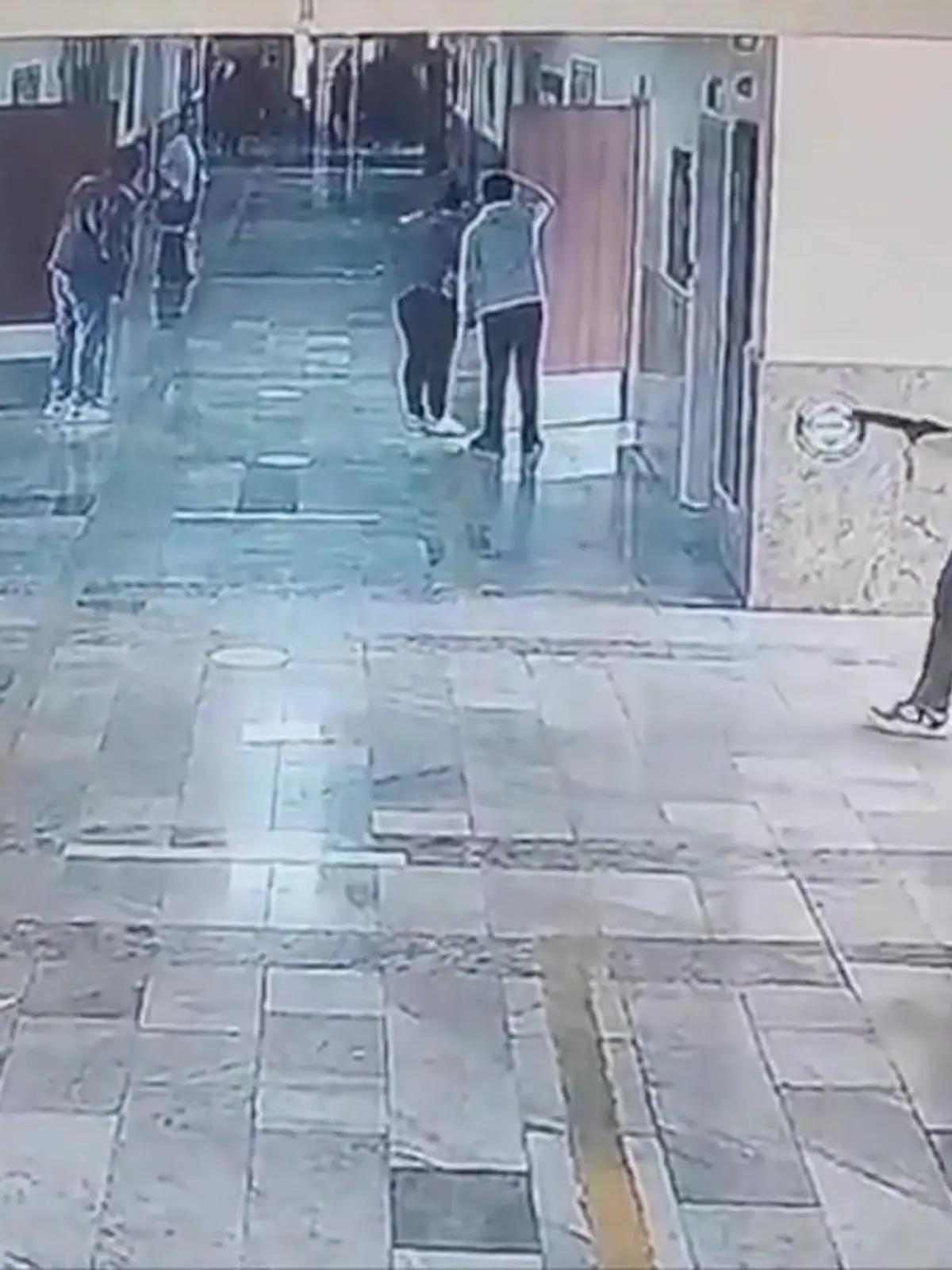 Bild zu: "Schüler erschießt acht Schüler und einen Lehrer"